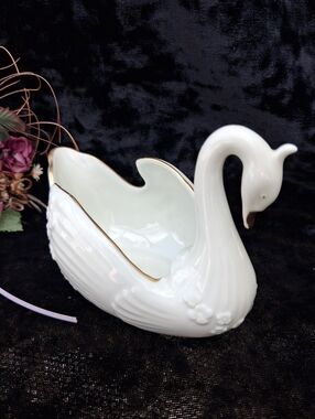 Vintage Crown Classics Ivory Porcelain Swan Trinket Dish/Planter Trimmed In Gold